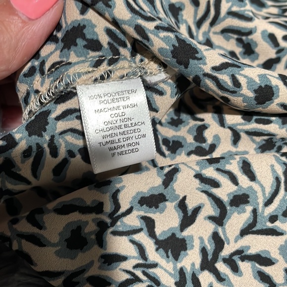 LOFT tan, gray and black sleeveless blouse with subtle details. - Picture 9 of 9